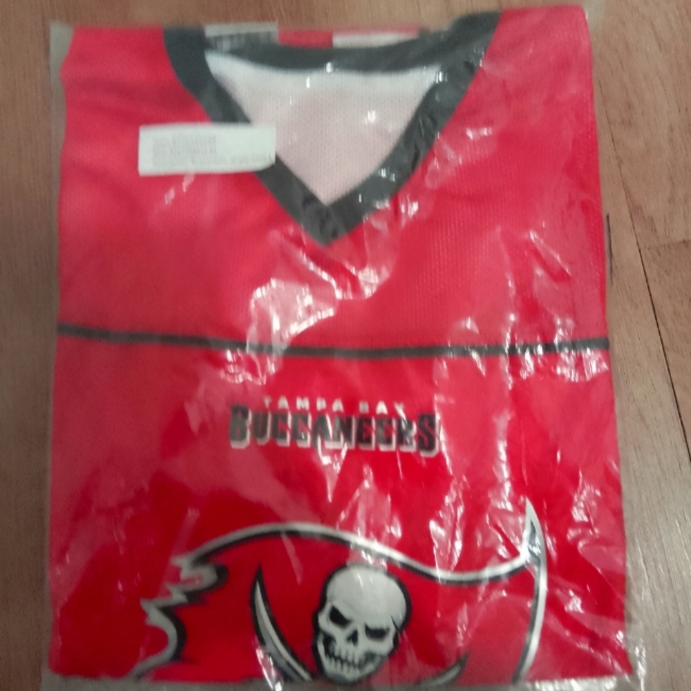 Nwt Buccaneers Jersey Size Large